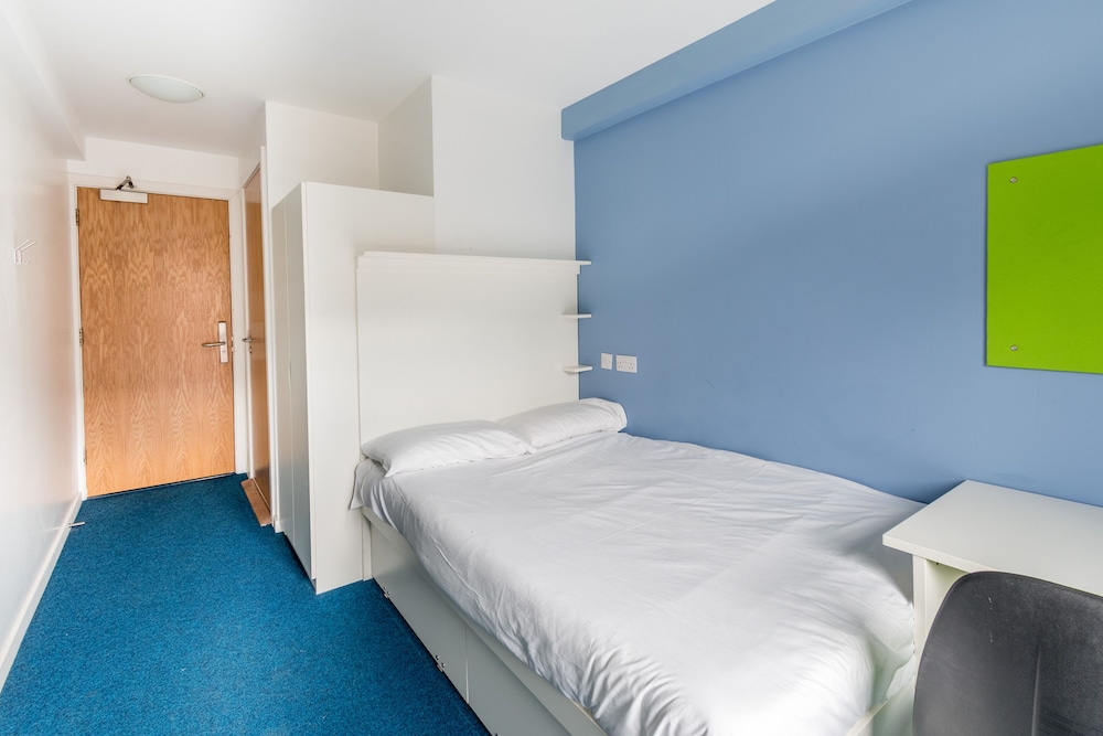 ROOM, SEMI DOUBLE BED