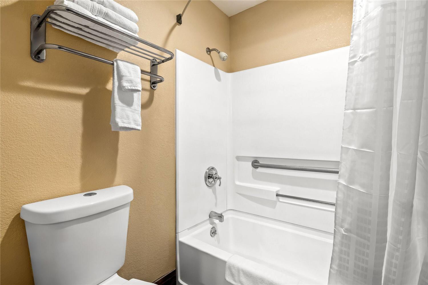 Days Inn By Wyndham Black River Falls 13/13