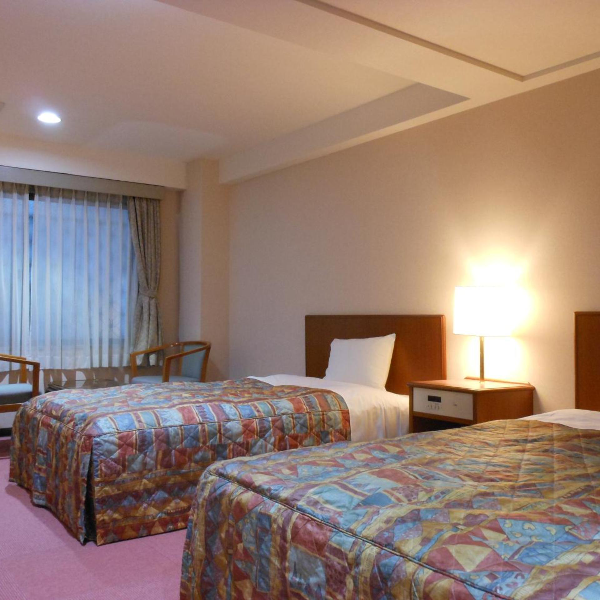 Room, Twin Beds, No Elevator