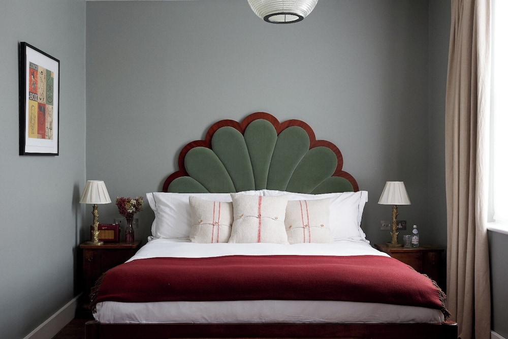 LUXURY, SUITE