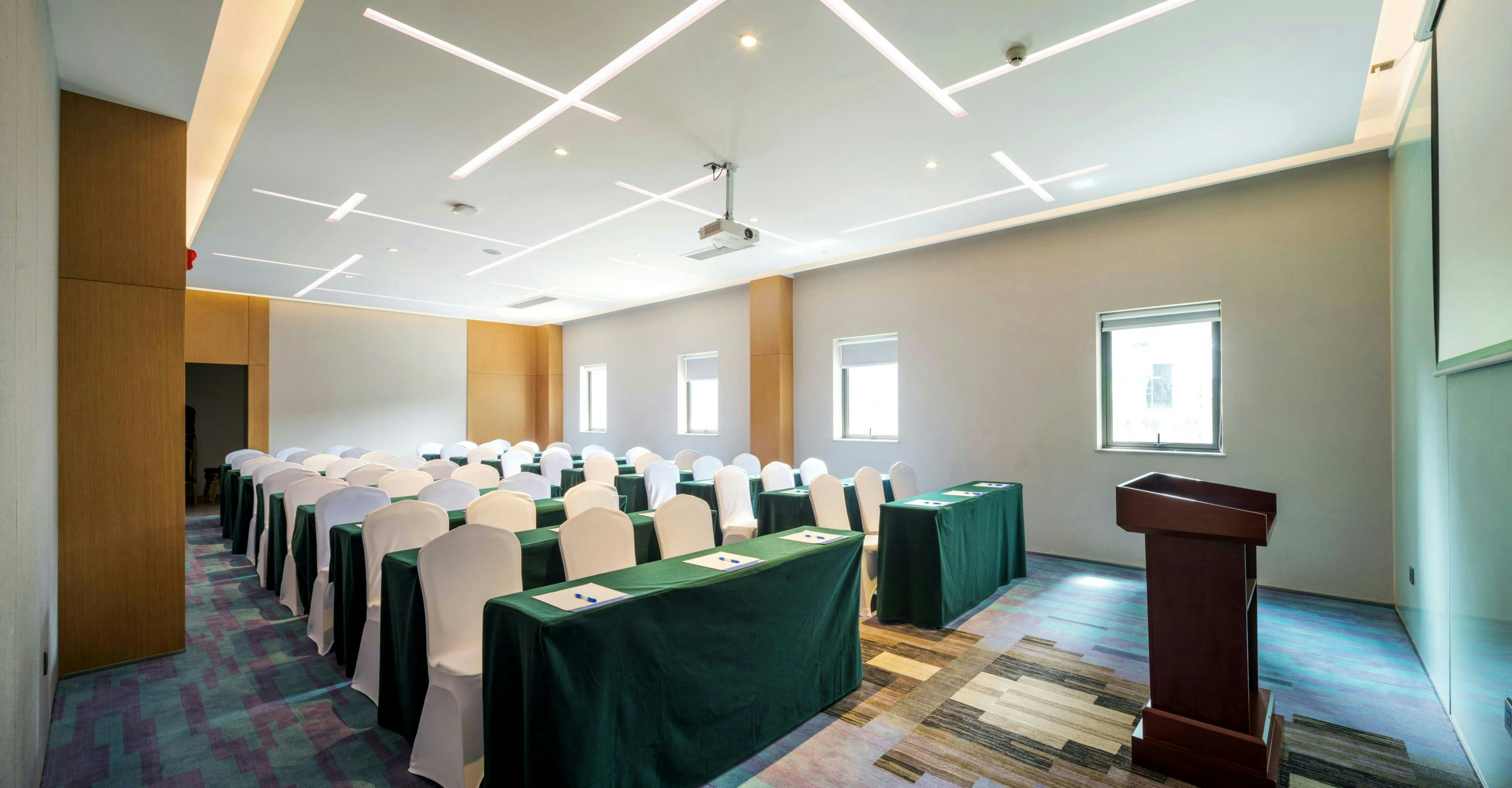 Holiday Inn Express Shaoxing Paojiang 24/29