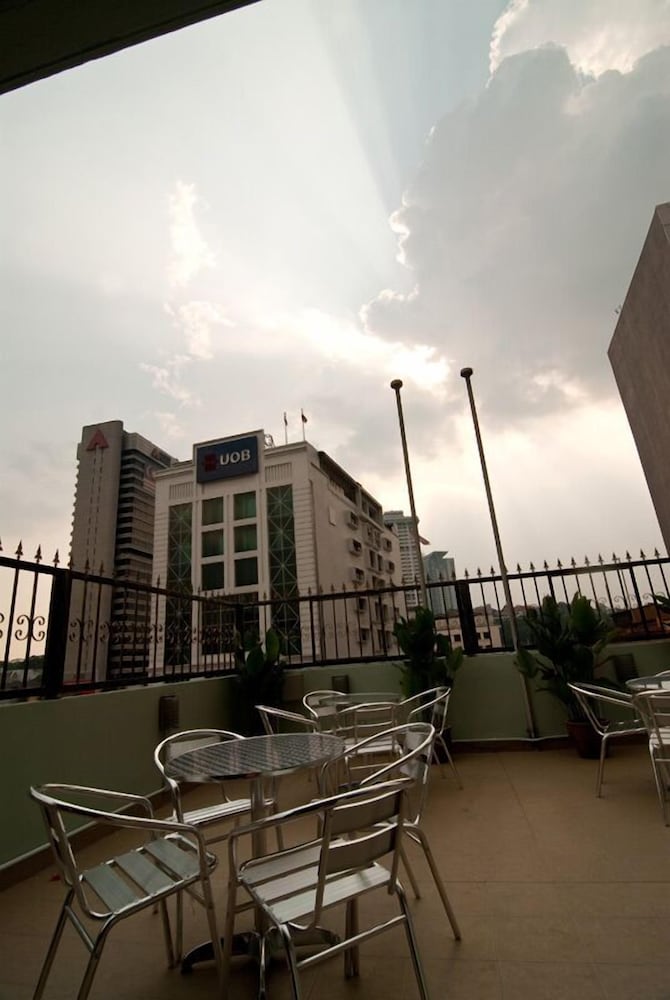 Hotel A-One 6/22