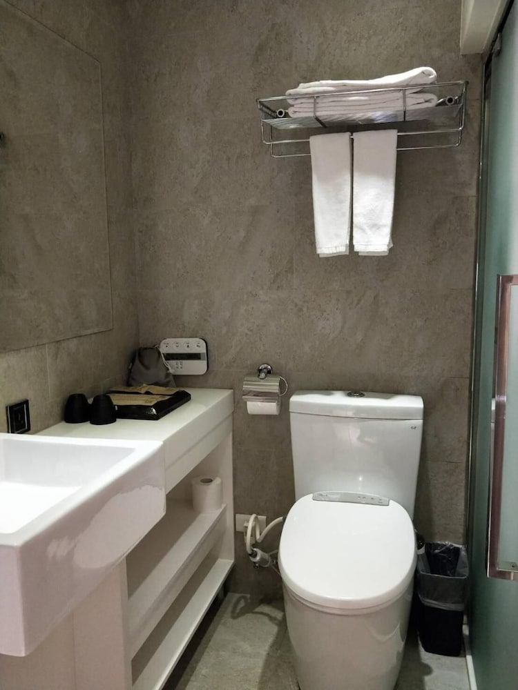 VIA HOTEL ZHONGXIAO 23/25