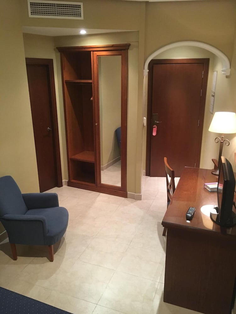 Hotel Manolo Mayo 5/40