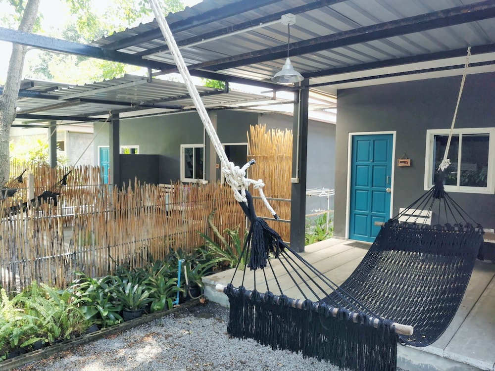 Glur Hostel 6/65