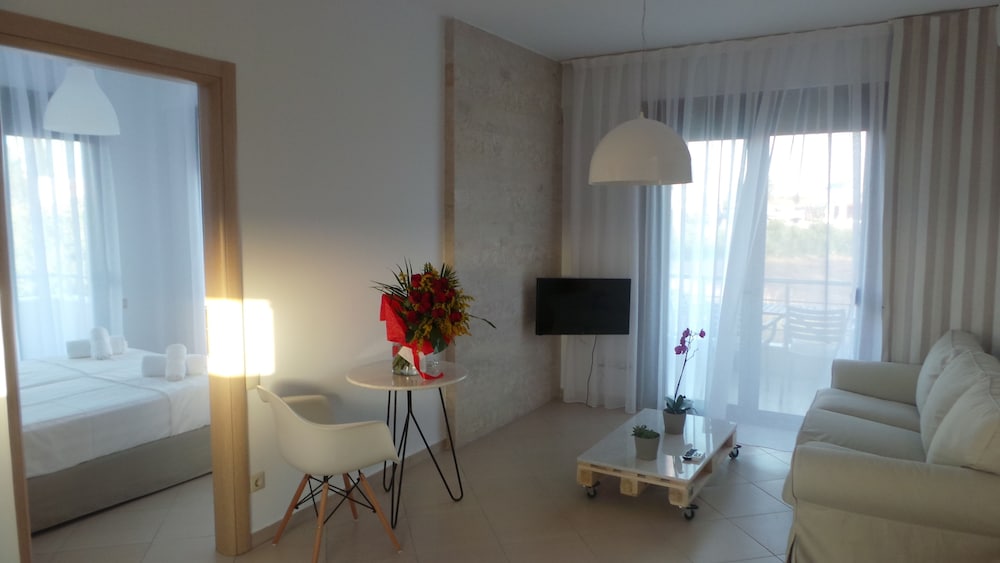 Niovi Boutique Apartments 11/30