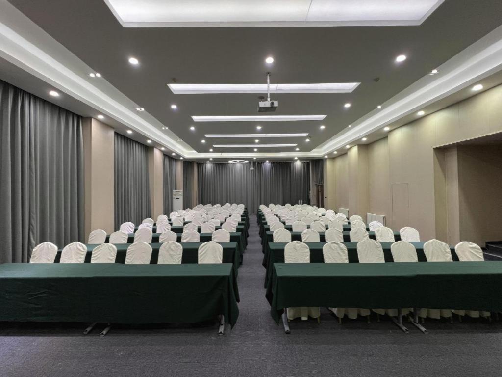 Jinjiang Inn Select (Xi'an Bell Tower North Street Metro Station) 55/67