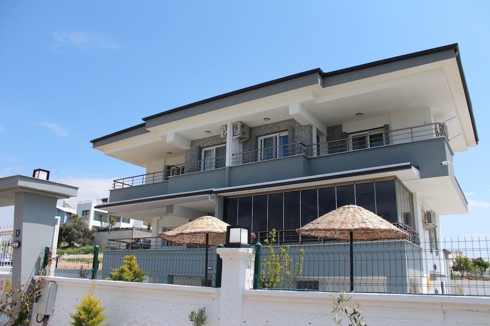 Mavi Restaurant & Apartments 3 2/50