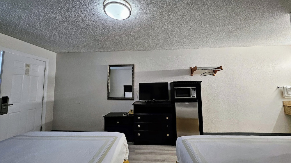 Budget Inn 8/16
