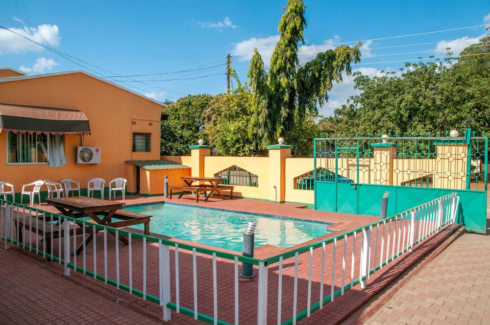 Woodlands Lodge & Tours 42/50