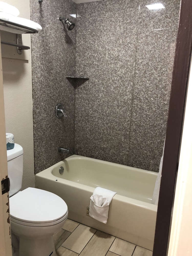 Quality Inn Madisonville TX 22/41