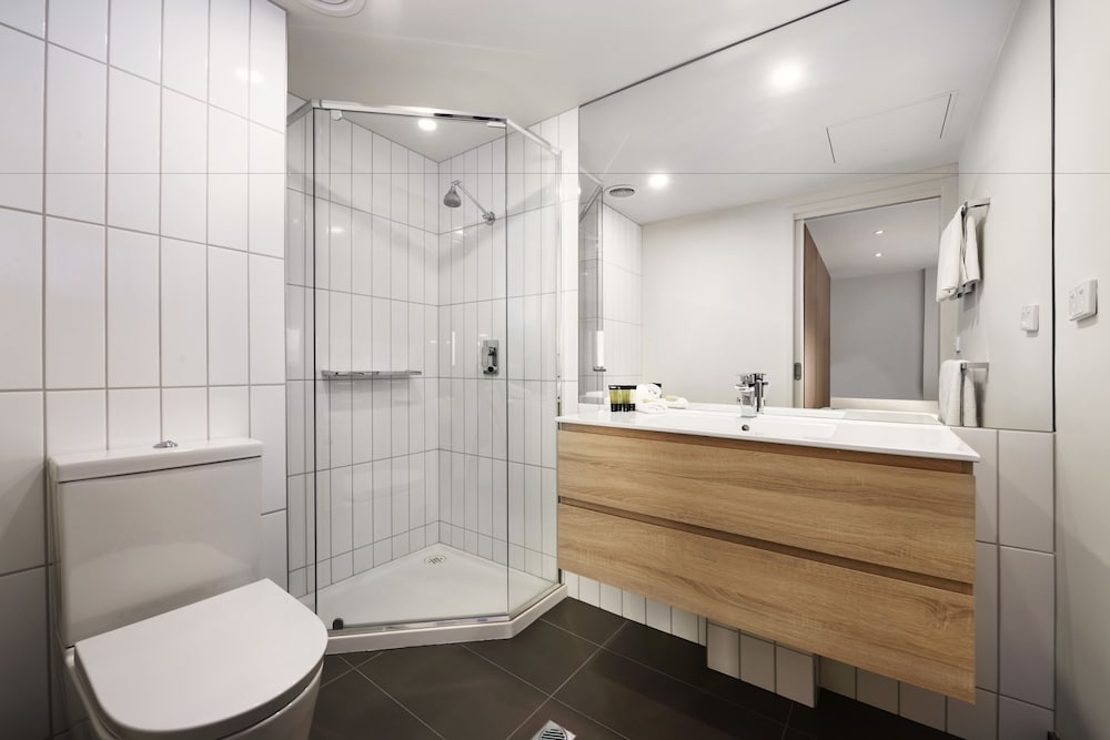 PLUM SERVICED APARTMENTS CARLTON 37/40