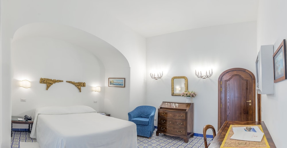 Poseidon Hotel 16/55