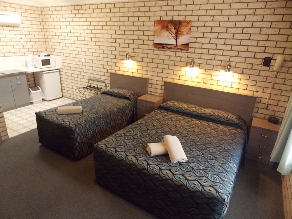 COWRA CREST MOTEL 20/50