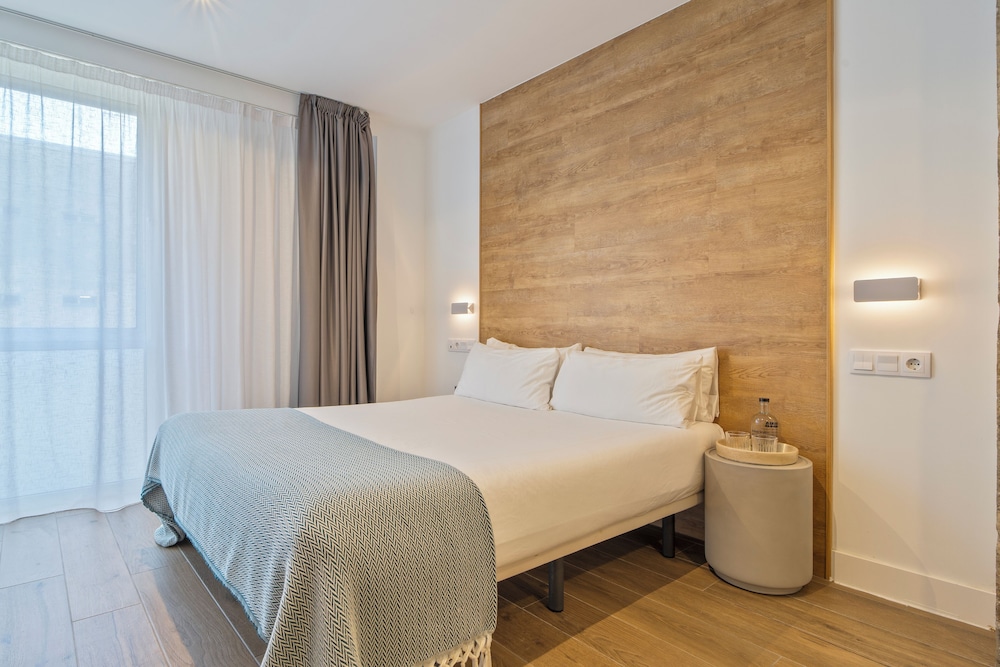 Colectia Hotel Ondarreta 8/38