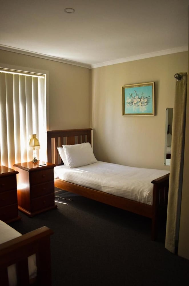 Clarendon Chalets 5/50