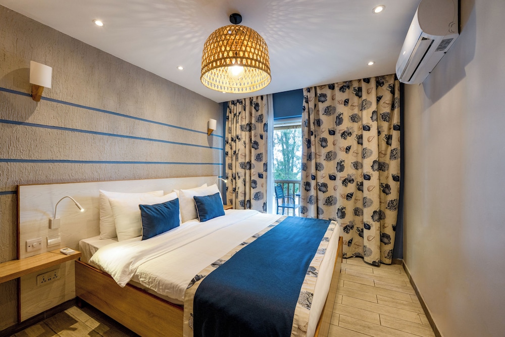 LE GRAND BLEU HOTEL 14/54