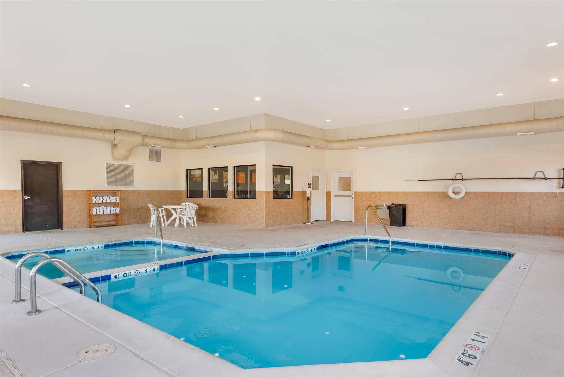 Comfort Inn and Suites Rifle 25/49