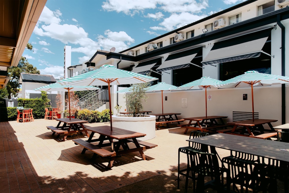 Pritchards Hotel 55/63