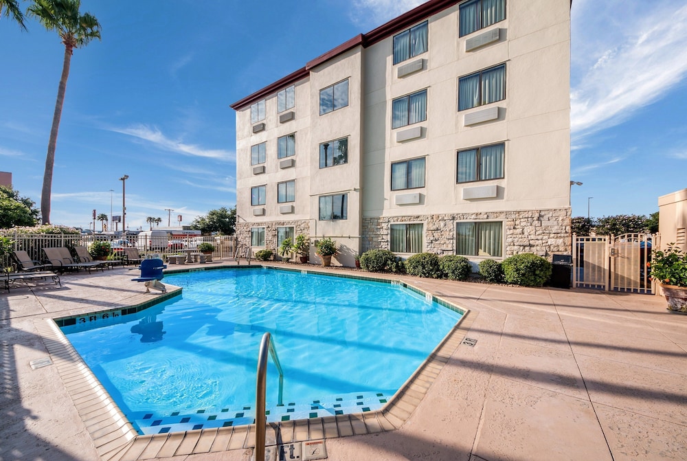 Red Roof Inn Laredo 19/35