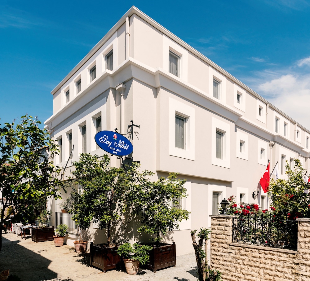 Bay Nihat Lale Hotel 4/41