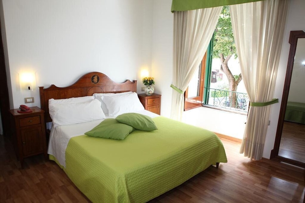COMFORT, DOUBLE BED, TERRACE, COURTYARD AREA
