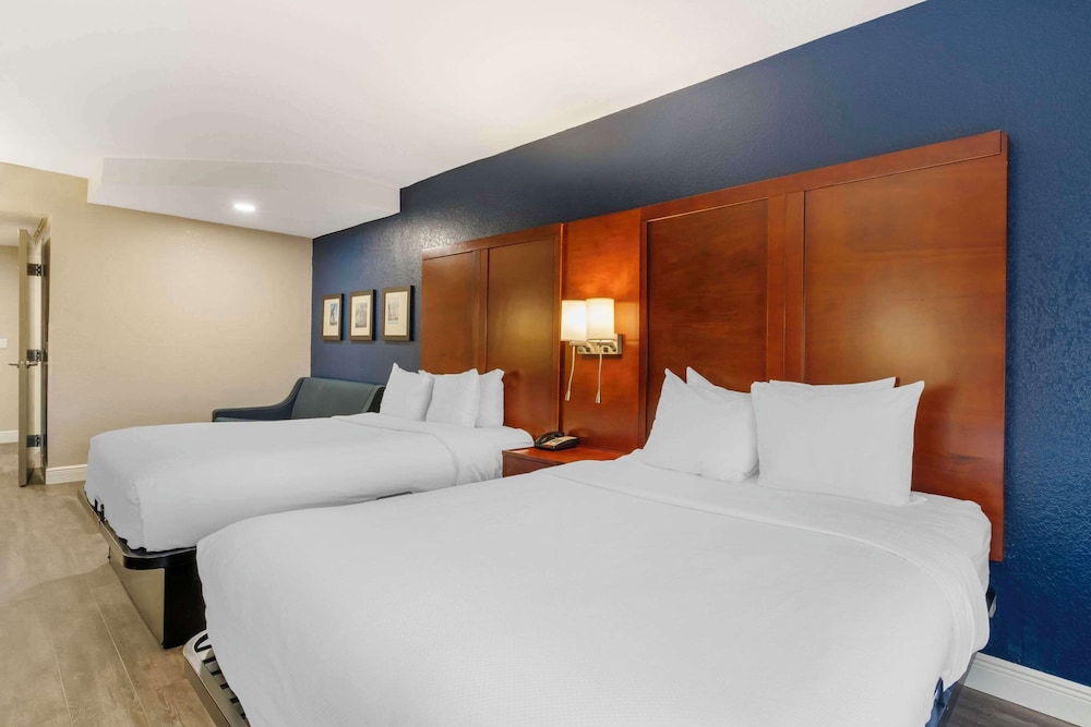 SUITE, 2 QUEEN BEDS, ACCESSIBLE