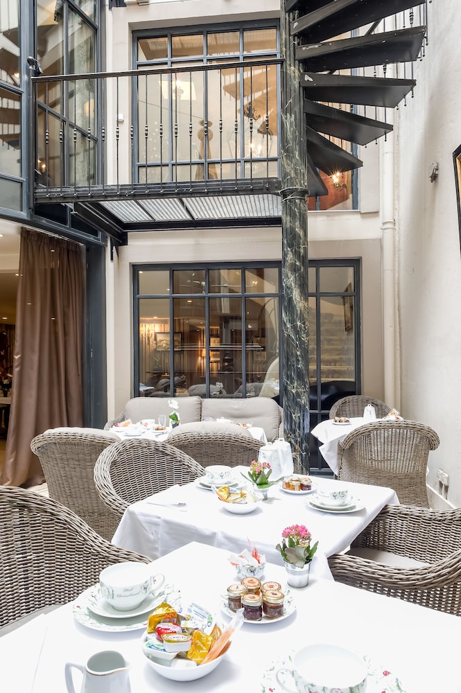 Hotel Chateaubriand 41/48