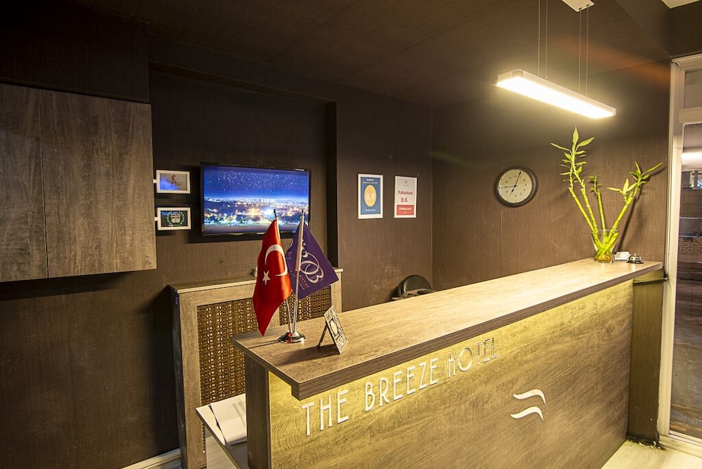 The Breeze Hotel 17/60