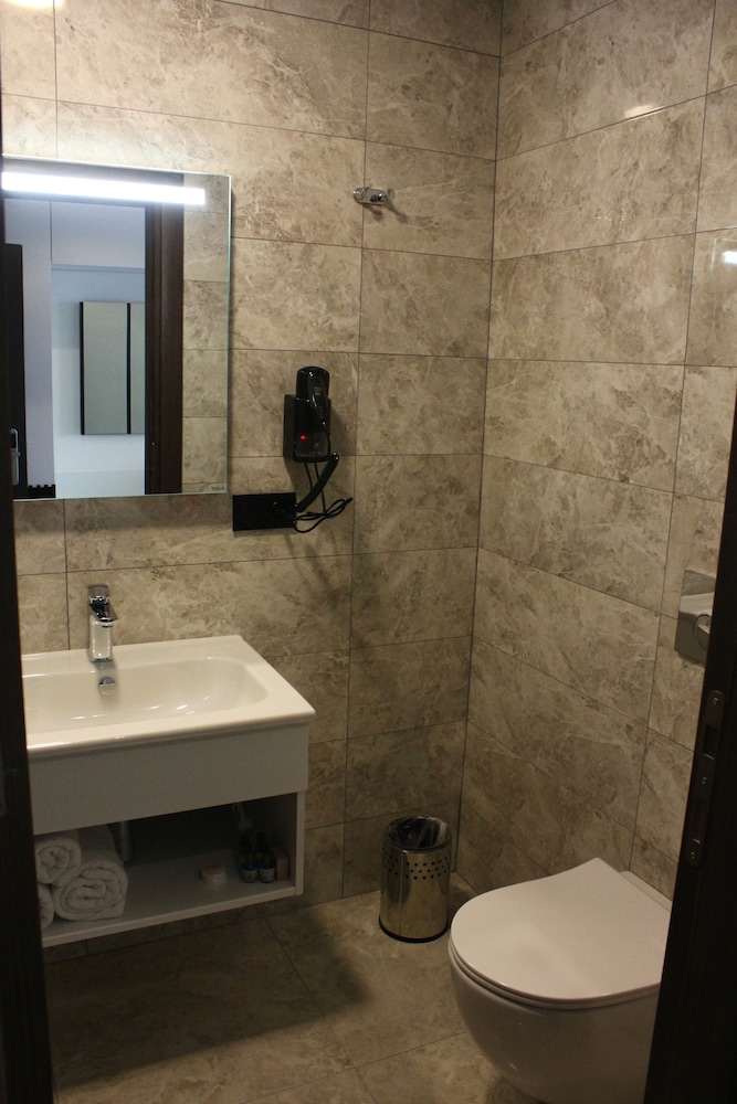 Kavala Hotel 50/50