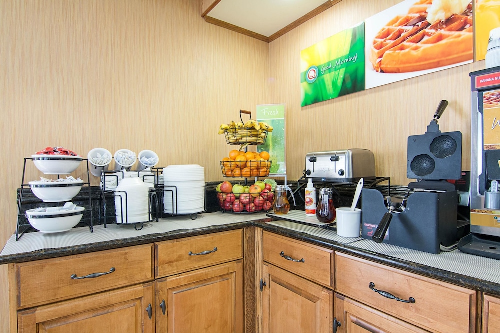 Quality Inn near Casinos and Convention Center 22/34