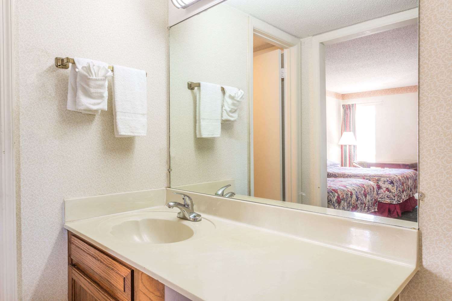 Days Inn by Wyndham Cornelia 19/21