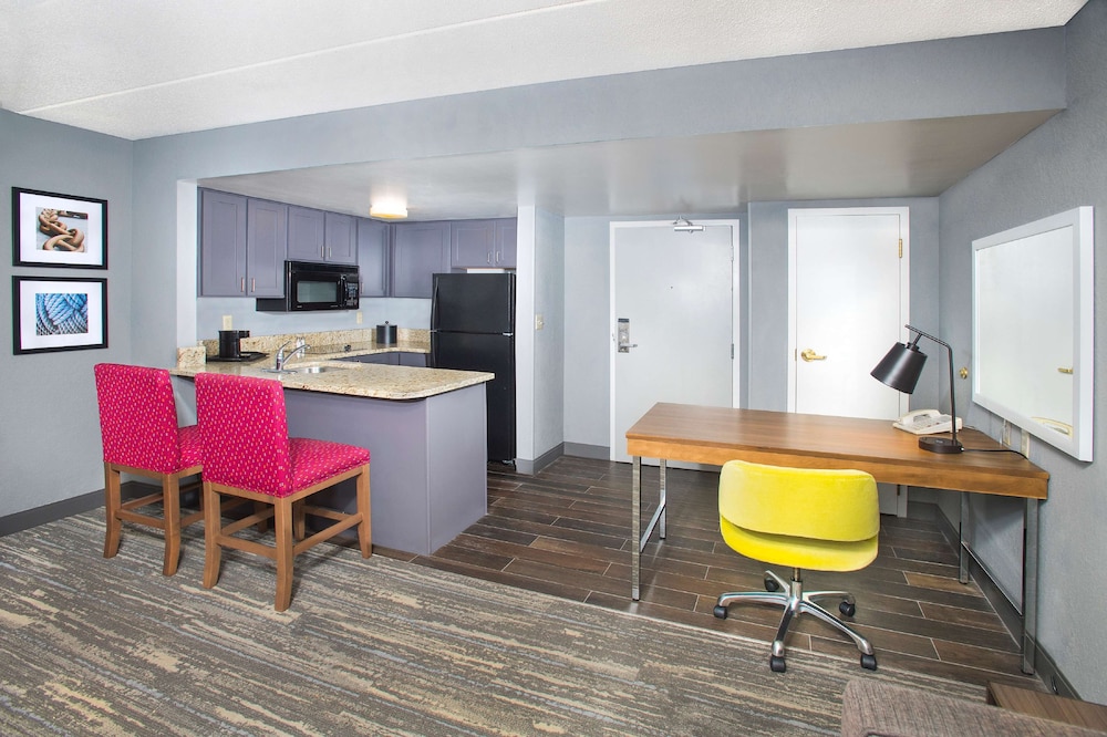 Hampton Inn Suites Annapolis 38/39