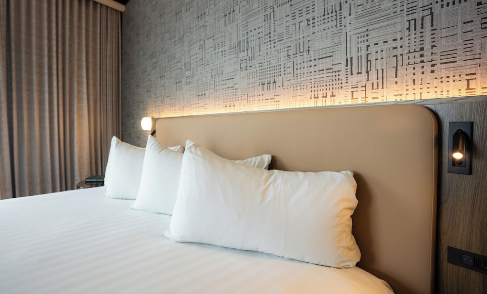 Brookstreet Hotel 28/64