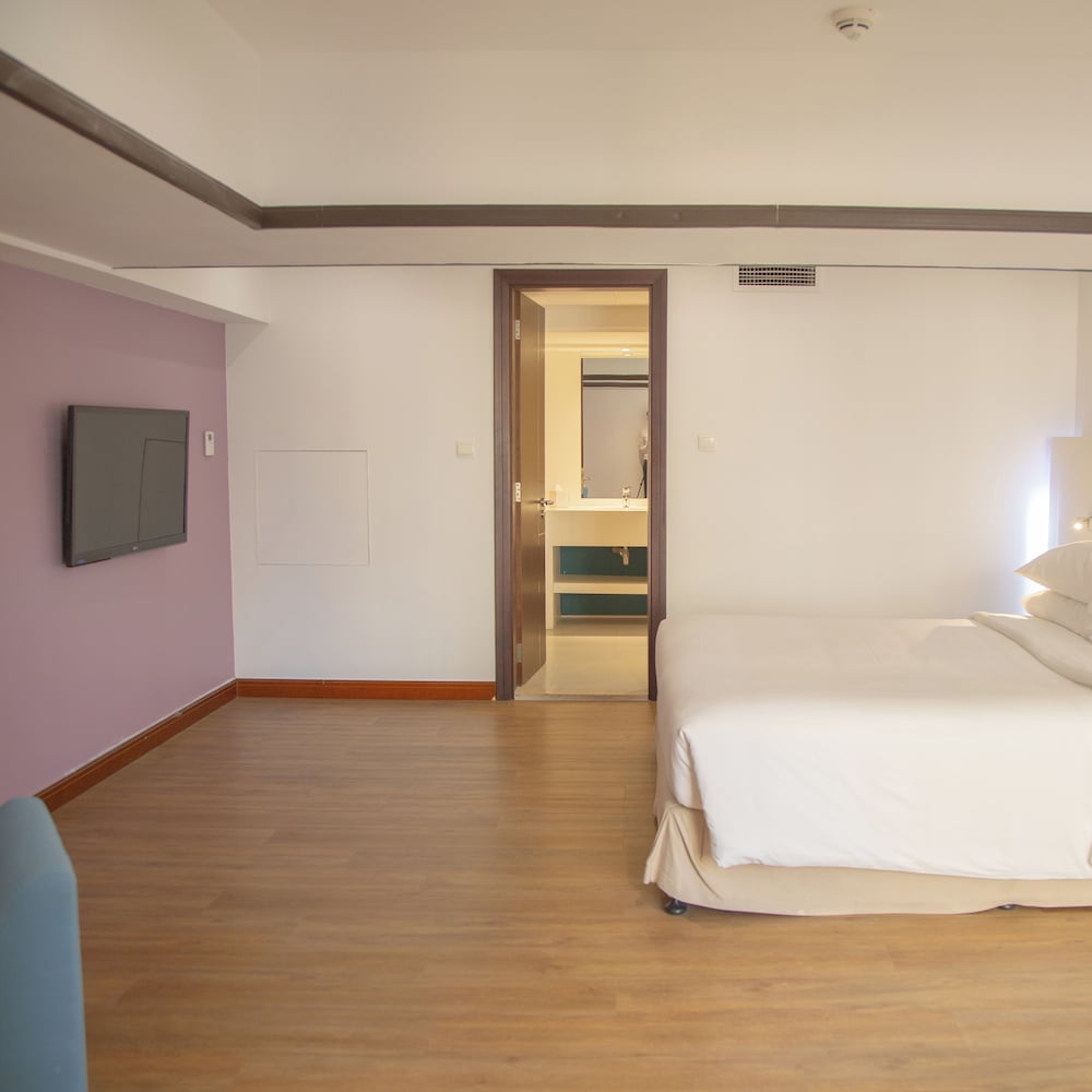 2 BEDROOMS, PENTHOUSE, SUITE