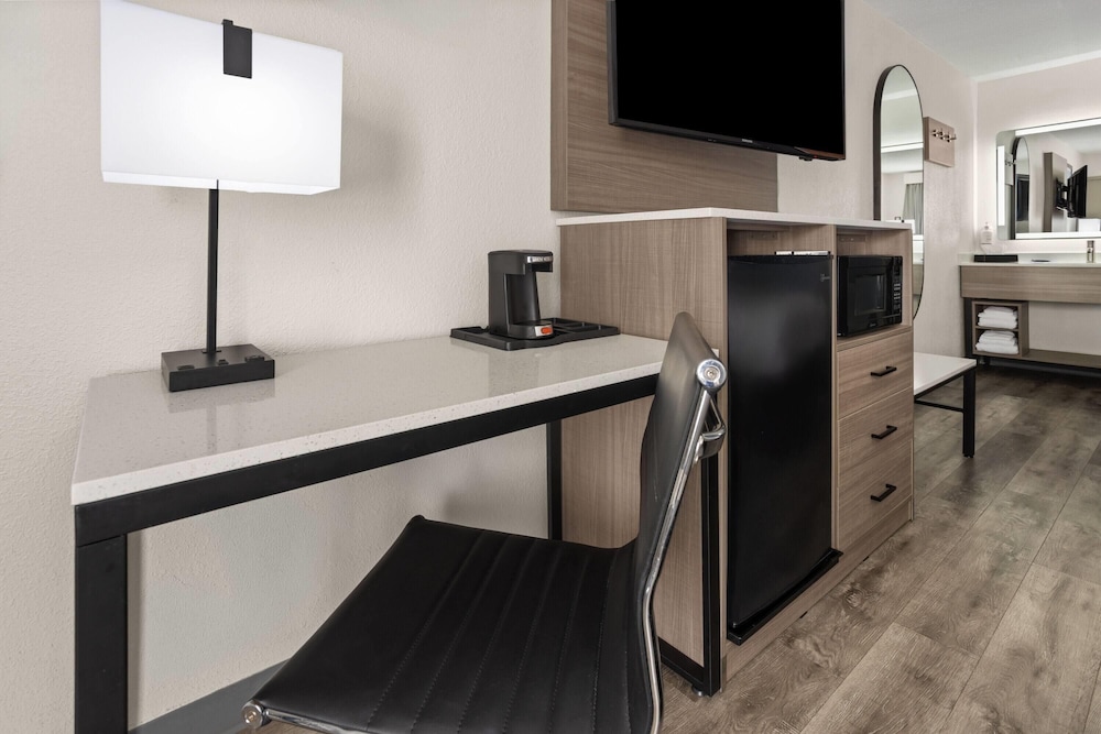 Baymont By Wyndham Fayetteville I-95 43/49