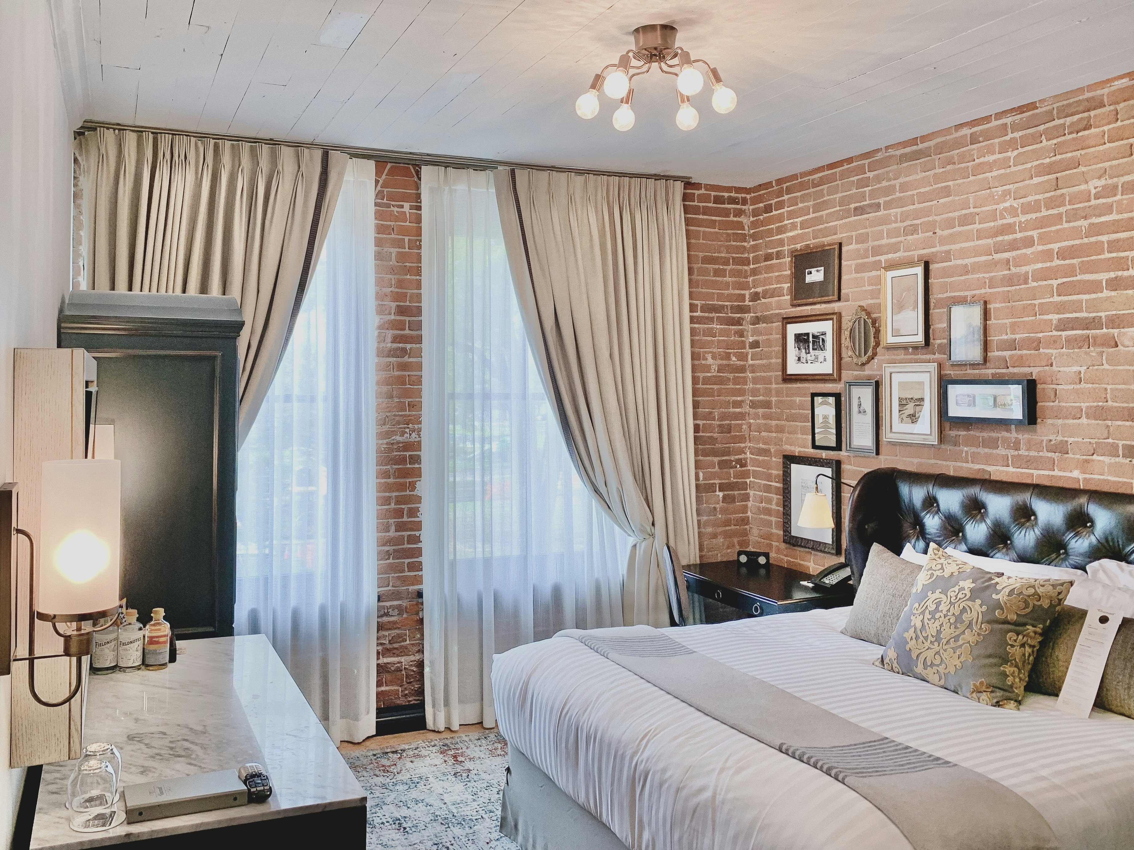 The Charmant Hotel 10/80