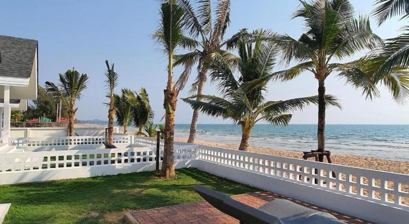 Rattana Pura Beach Resort 36/54
