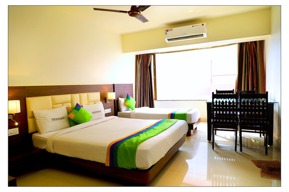 PREMIUM, QUEEN BED