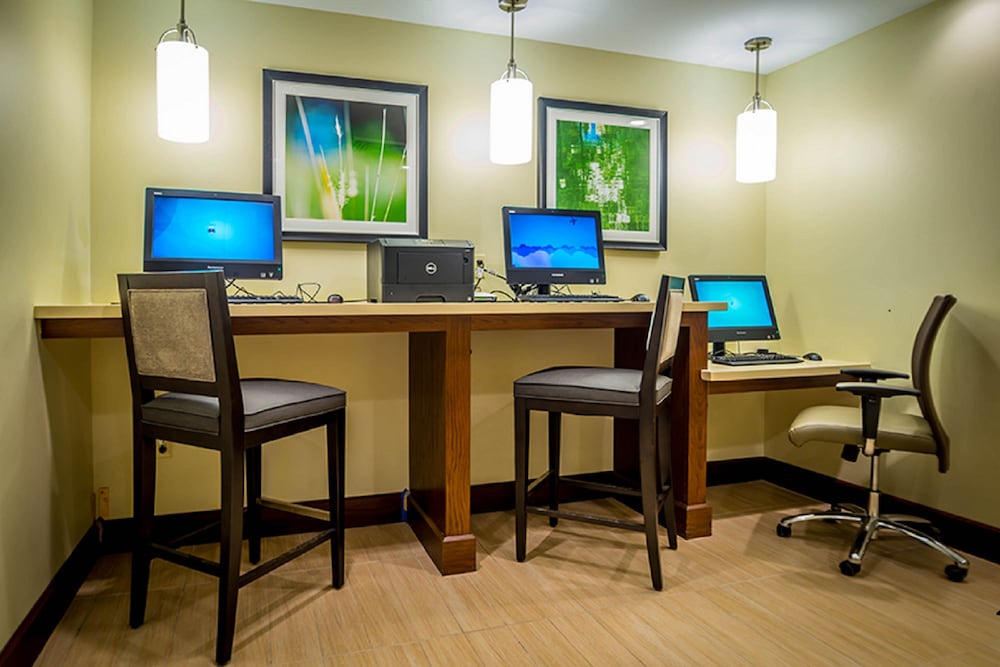 STAYBRIDGE SUITES DEARBORN MI 24/24
