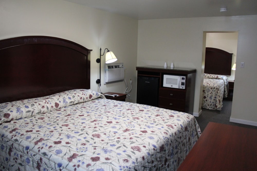 Pleasant Hill Motel 2/19
