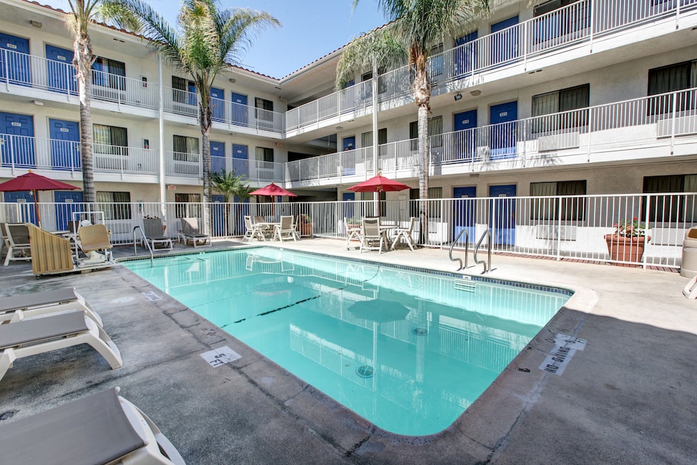 Motel6 Bellflower, CA - Los Angeles 57/65