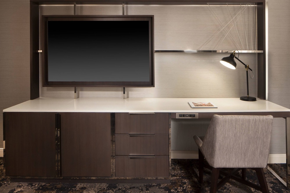 Dallas Fort Worth Airport Marriott 44/60