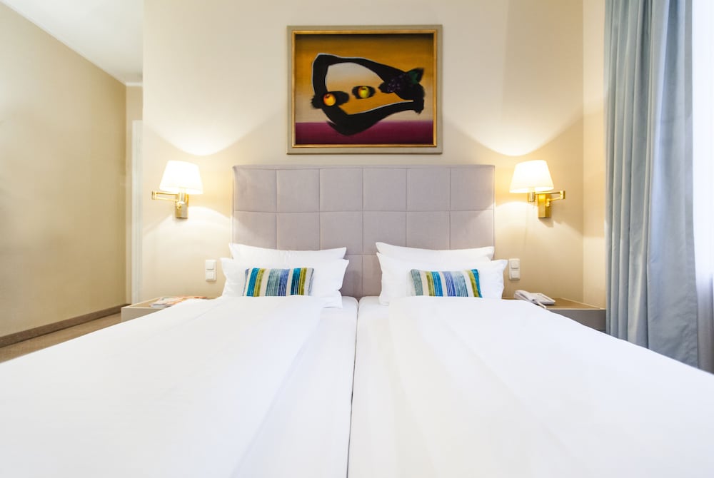 ROOM, DOUBLE BED, COURTYARD VIEW