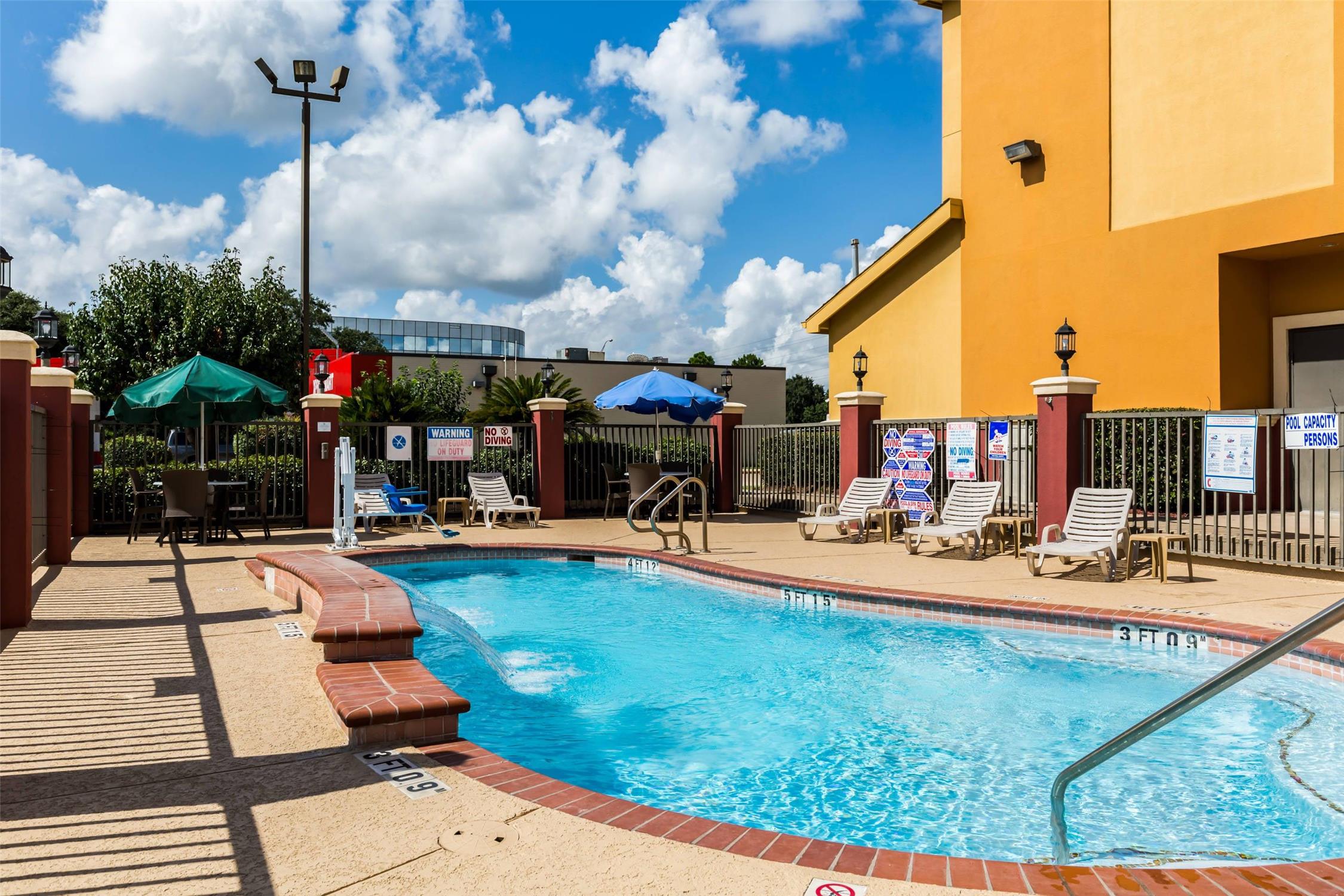 Comfort Suites Westchase Houston Energy Corridor 52/54