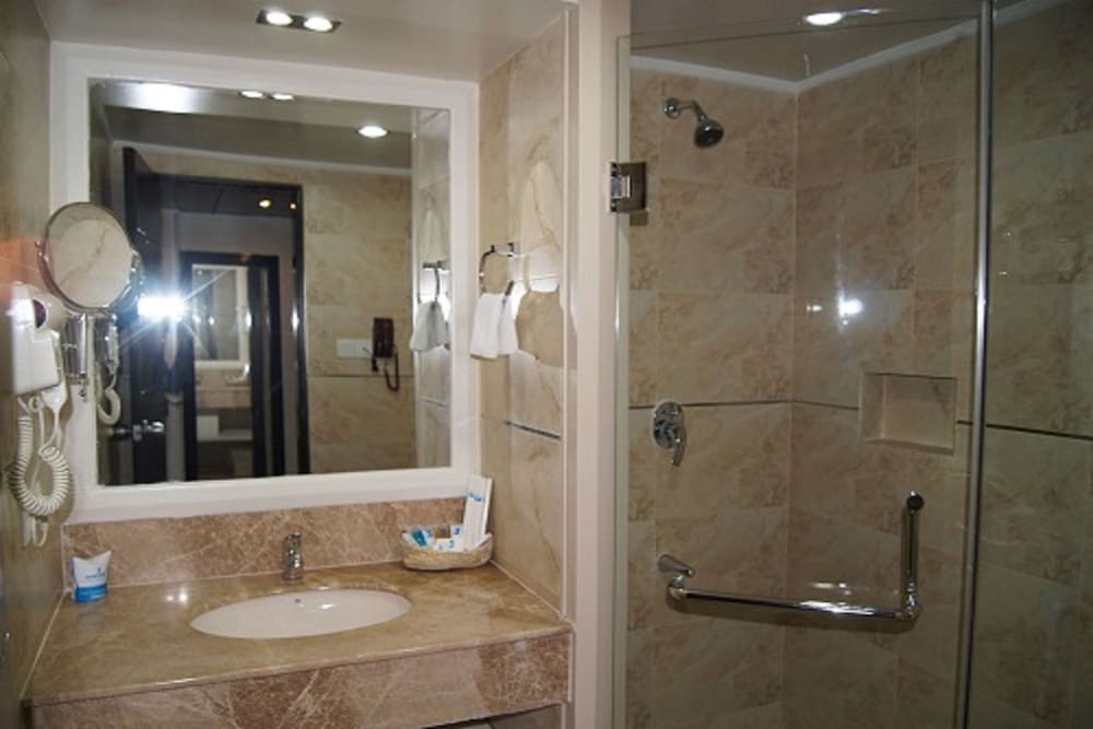 Agrabad Hotel 68/69
