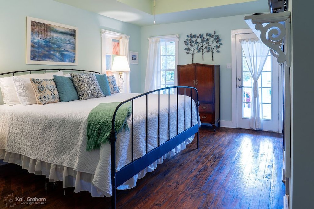 Cove, Cypress, King Bed