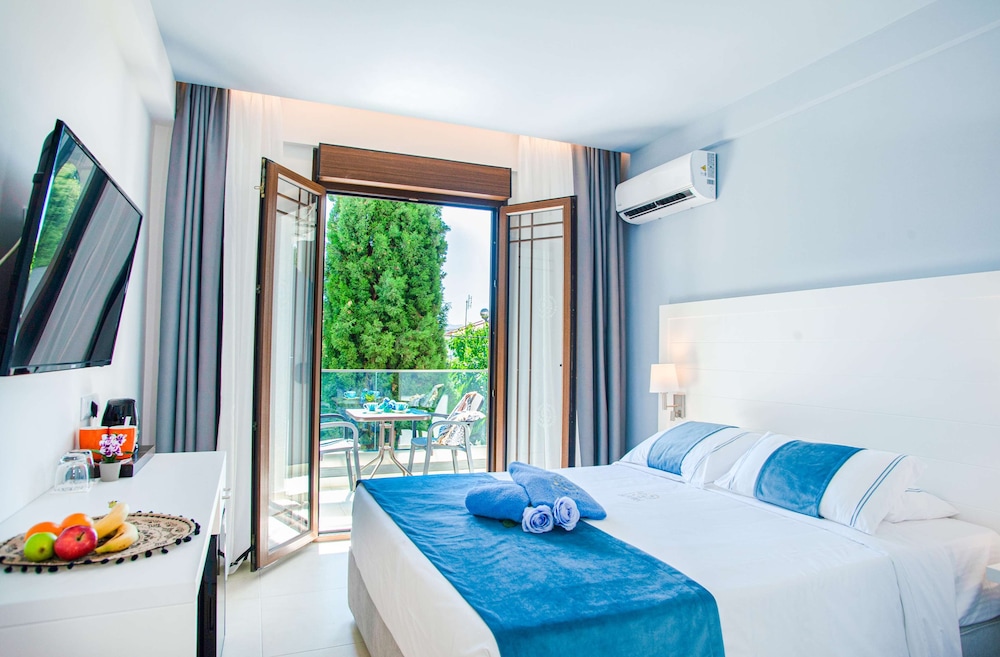 Acrotel Lily Ann Village 19/50
