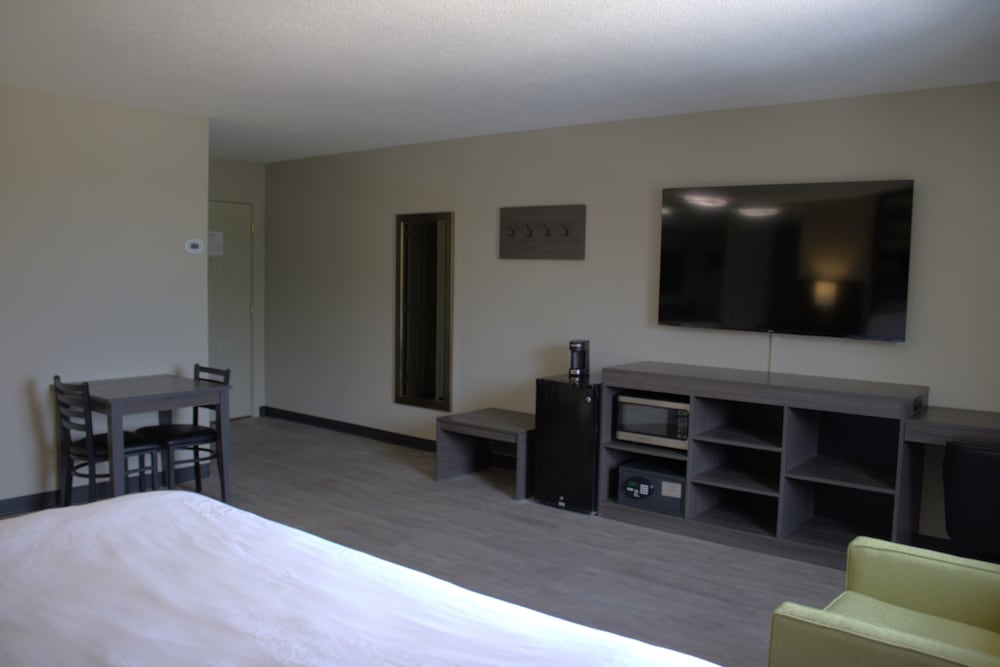 Super 8 by Wyndham Lamar 32/46