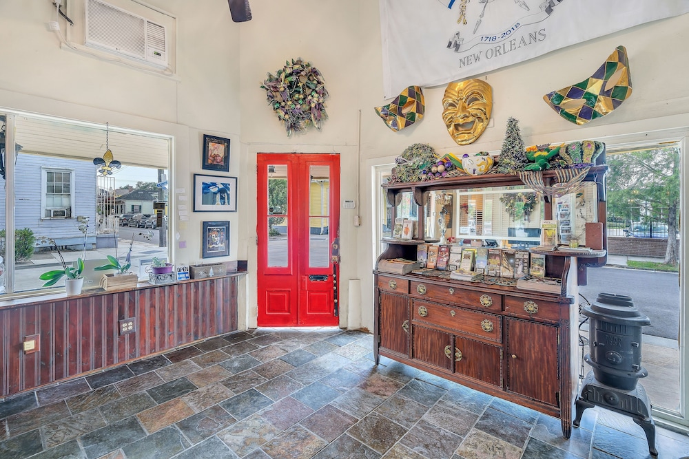 Historic Mardi Gras Inn 11/50